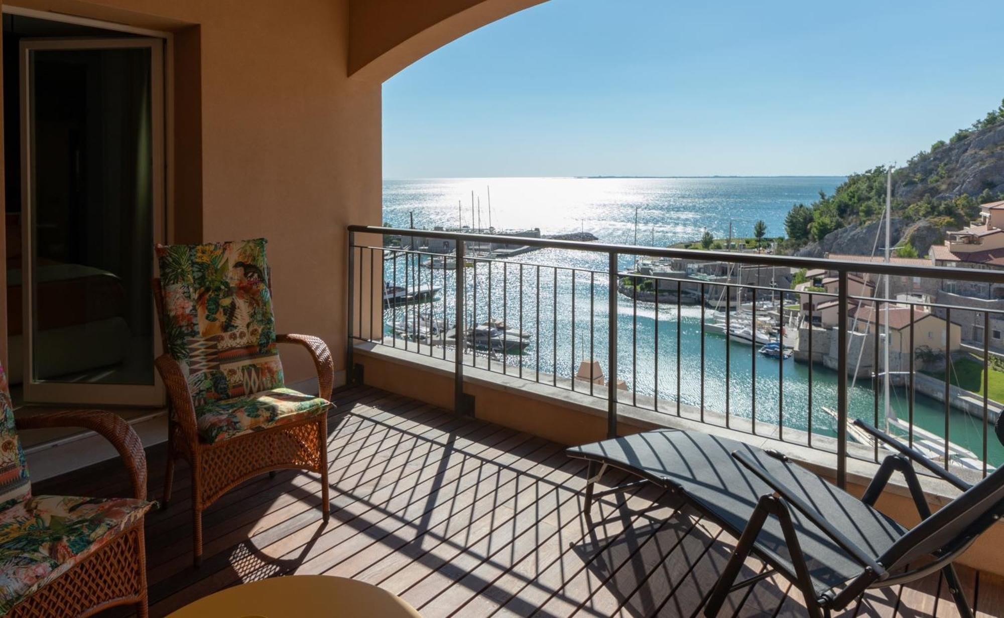 Portopiccolo Avolare Apartments In Borgo - Beach Included Систияна Екстериор снимка