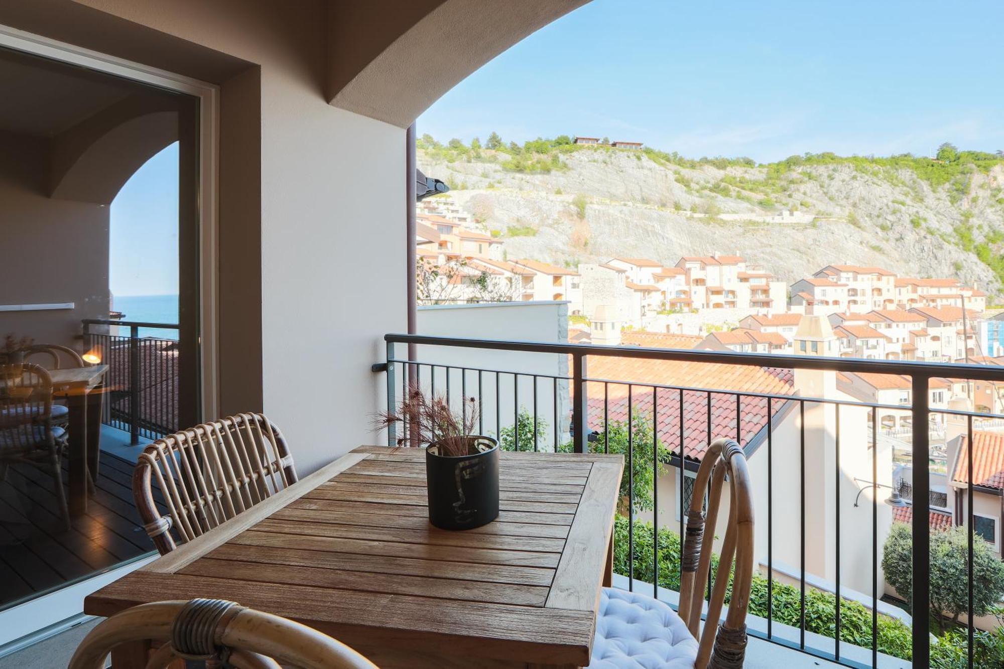 Portopiccolo Avolare Apartments In Borgo Систияна Екстериор снимка